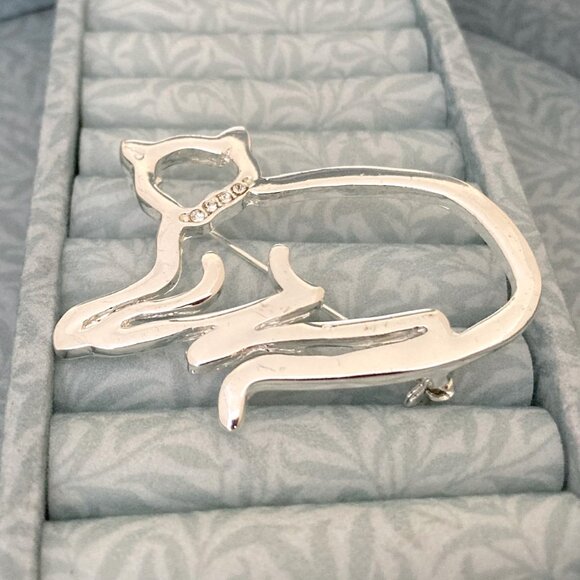2/$20 Silver Tone Cat Brooch - Picture 6 of 7